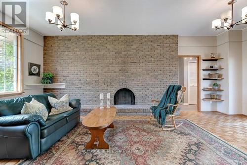 1527 Green Glade, Mississauga, ON - Indoor Photo Showing Living Room