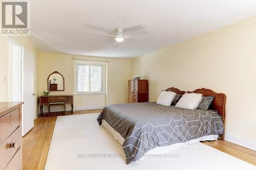 1527 Green Glade, Mississauga, ON - Indoor Photo Showing Bedroom