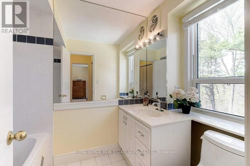 1527 Green Glade, Mississauga, ON - Indoor Photo Showing Bathroom