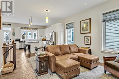 25 Brinton Drive, Peterborough (Otonabee), ON - Indoor Photo Showing Living Room