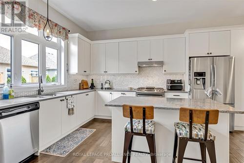 25 Brinton Drive, Peterborough (Otonabee), ON - Indoor Photo Showing Kitchen With Upgraded Kitchen