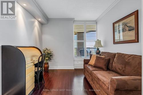 3402 - 2045 Lake Shore Boulevard W, Toronto (Mimico), ON - Indoor Photo Showing Living Room