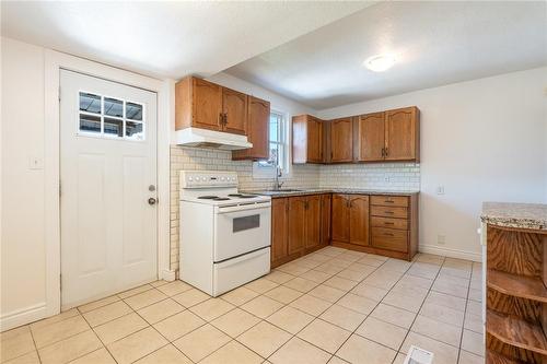 125 Melrose Avenue N, Hamilton, ON - Indoor Photo Showing Kitchen