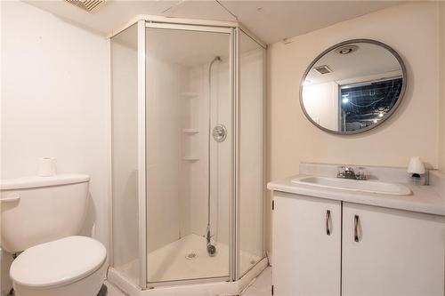 125 Melrose Avenue N, Hamilton, ON - Indoor Photo Showing Bathroom