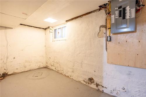 125 Melrose Avenue N, Hamilton, ON - Indoor Photo Showing Basement