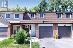 27 - 3025 CEDAR GLEN GATE  Mississauga, ON L5C 2V7