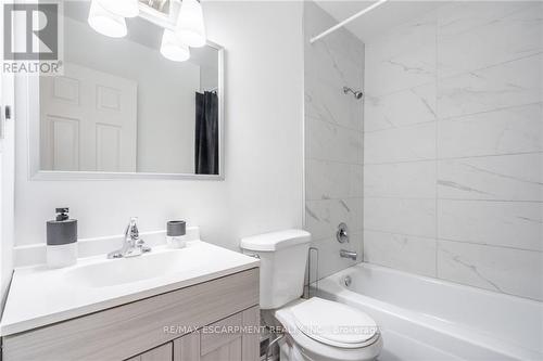 8 - 596 Grey Street, Brant, ON - Indoor Photo Showing Bathroom