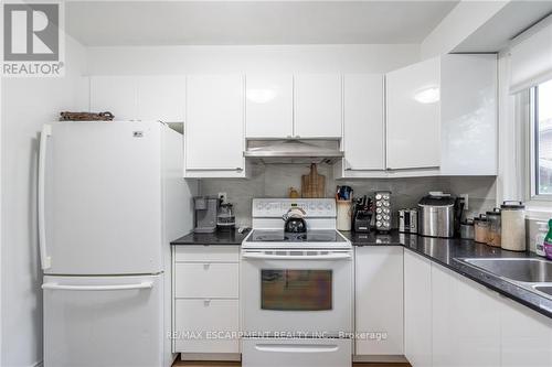 8 - 596 Grey Street, Brant, ON - Indoor Photo Showing Kitchen