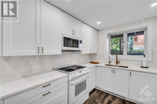 33 Charles Street Unit#1, Ottawa, ON - Indoor Photo Showing Kitchen