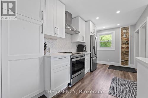 5 Parkside Drive, Brantford, ON - Indoor Photo Showing Kitchen With Upgraded Kitchen