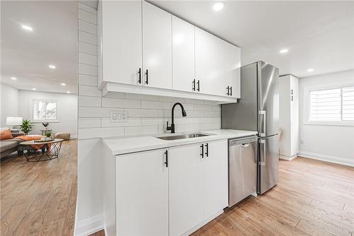 276 Ivon Avenue, Hamilton, ON - Indoor Photo Showing Kitchen With Upgraded Kitchen