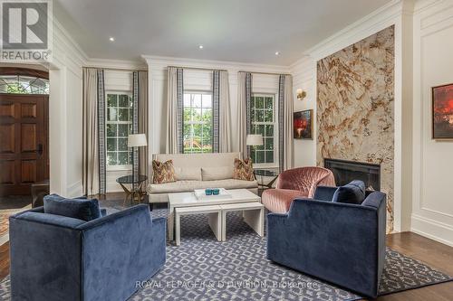 161 Alexandra Boulevard, Toronto, ON - Indoor Photo Showing Living Room