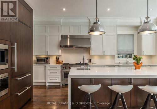 161 Alexandra Boulevard, Toronto, ON - Indoor Photo Showing Kitchen With Upgraded Kitchen