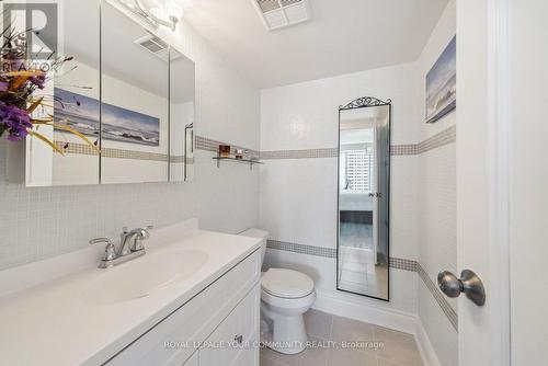 511 - 8111 Yonge Street, Markham, ON - Indoor Photo Showing Bathroom