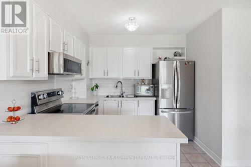 511 - 8111 Yonge Street, Markham, ON - Indoor Photo Showing Kitchen With Double Sink