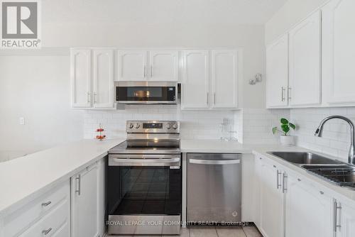 511 - 8111 Yonge Street, Markham, ON - Indoor Photo Showing Kitchen With Double Sink With Upgraded Kitchen