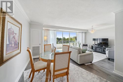 511 - 8111 Yonge Street, Markham, ON - Indoor Photo Showing Living Room