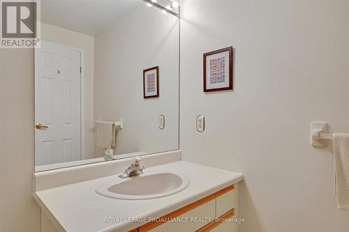 107 - 40 Auburn Street, Peterborough (Ashburnham), ON - Indoor Photo Showing Bathroom