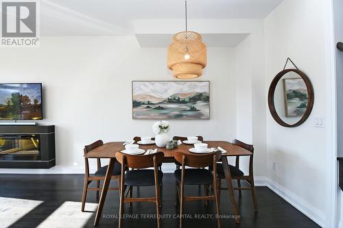 62 Duncombe Lane, Richmond Hill, ON - Indoor Photo Showing Dining Room