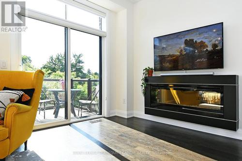 62 Duncombe Lane, Richmond Hill, ON - Indoor With Fireplace