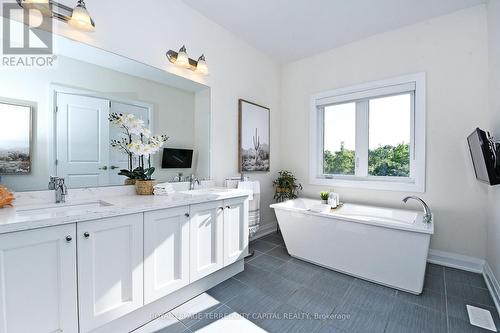 62 Duncombe Lane, Richmond Hill, ON - Indoor Photo Showing Bathroom