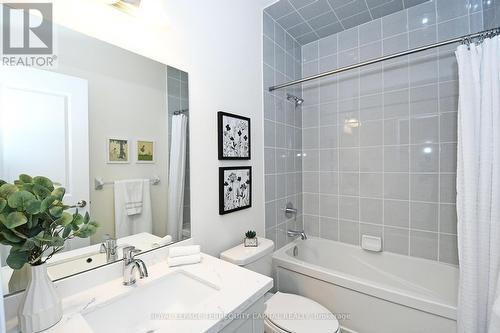 62 Duncombe Lane, Richmond Hill, ON - Indoor Photo Showing Bathroom