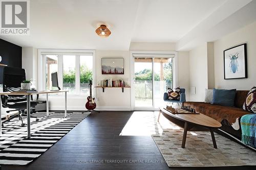 62 Duncombe Lane, Richmond Hill, ON - Indoor Photo Showing Living Room