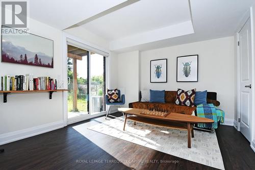 62 Duncombe Lane, Richmond Hill, ON - Indoor Photo Showing Living Room