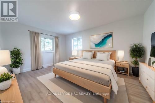 6611 Oneil Street, Niagara Falls, ON - Indoor Photo Showing Bedroom