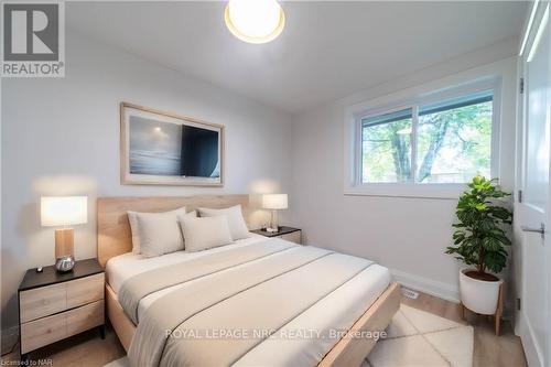 6611 Oneil Street, Niagara Falls, ON - Indoor Photo Showing Bedroom