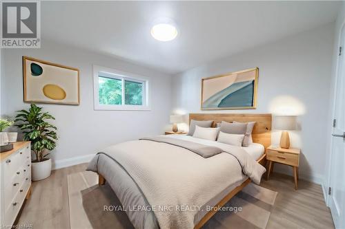 6611 Oneil Street, Niagara Falls, ON - Indoor Photo Showing Bedroom