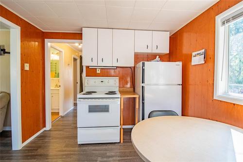 428 Epsilon Avenue, Winnipeg Beach, MB - Indoor Photo Showing Kitchen