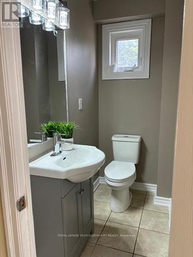 589 Watson Avenue, Newmarket, ON - Indoor Photo Showing Bathroom