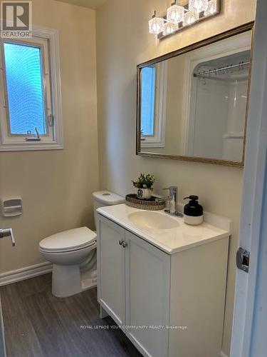 589 Watson Avenue, Newmarket (Huron Heights-Leslie Valley), ON - Indoor Photo Showing Bathroom