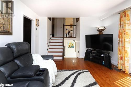 32 Coniston Avenue, Brampton, ON - Indoor Photo Showing Living Room