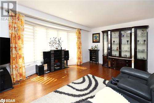 32 Coniston Avenue, Brampton, ON - Indoor Photo Showing Living Room