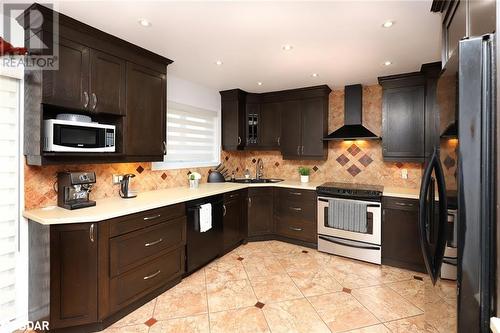 32 Coniston Avenue, Brampton, ON - Indoor Photo Showing Kitchen With Upgraded Kitchen