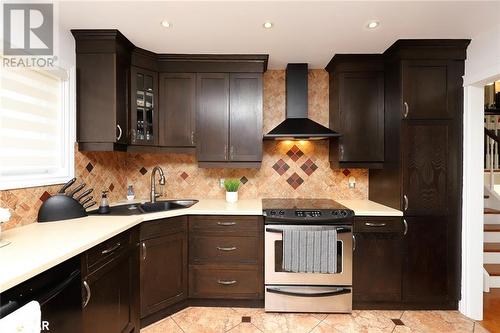 32 Coniston Avenue, Brampton, ON - Indoor Photo Showing Kitchen With Upgraded Kitchen