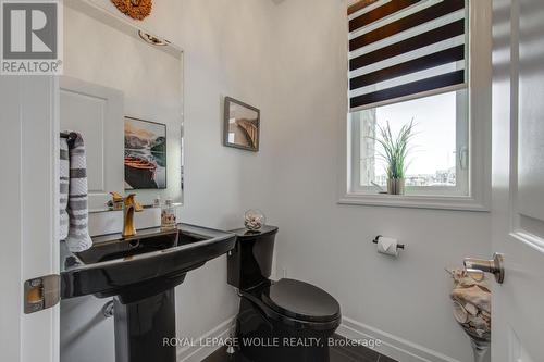 131 Tamarack Boulevard, Woodstock, ON - Indoor Photo Showing Bathroom