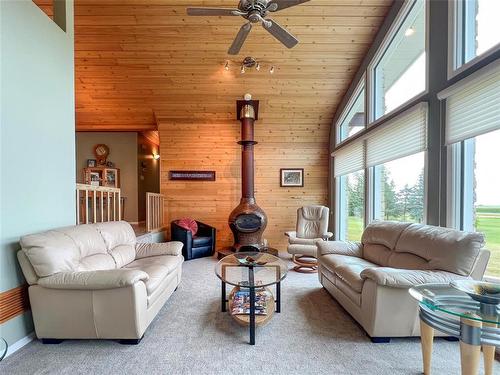 107113 74N Road, Minnedosa, MB - Indoor Photo Showing Living Room