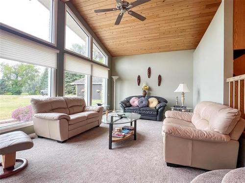 107113 74N Road, Minnedosa, MB - Indoor Photo Showing Living Room