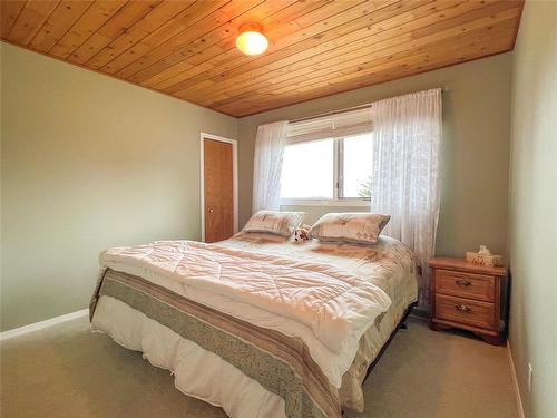 107113 74N Road, Minnedosa, MB - Indoor Photo Showing Bedroom