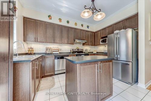 24 - 530 Kingston Road, Pickering (Woodlands), ON - Indoor Photo Showing Kitchen With Upgraded Kitchen