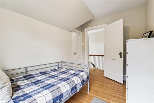 607 Locust Street, Burlington, ON - Indoor Photo Showing Bedroom