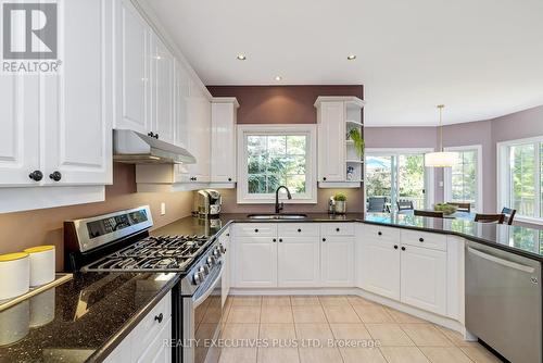 2547 Morrison Avenue, Mississauga (Erindale), ON - Indoor Photo Showing Kitchen With Stainless Steel Kitchen With Upgraded Kitchen