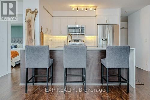 904 - 1940 Ironstone Drive, Burlington, ON - Indoor Photo Showing Kitchen