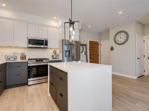 608-967 Whirlaway Cres, Langford, BC - Indoor Photo Showing Kitchen With Upgraded Kitchen