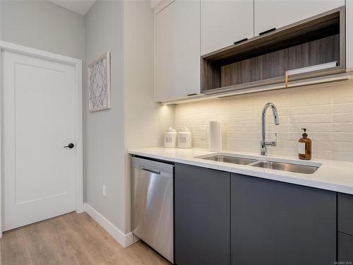 608-967 Whirlaway Cres, Langford, BC - Indoor Photo Showing Kitchen With Double Sink With Upgraded Kitchen