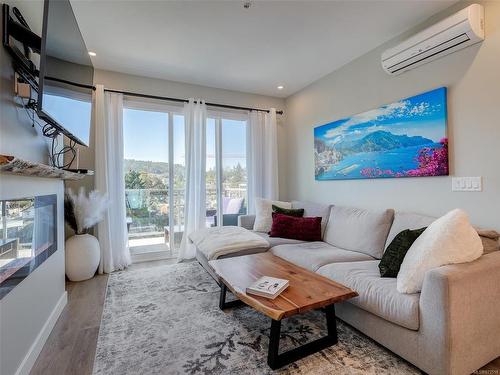 608-967 Whirlaway Cres, Langford, BC - Indoor Photo Showing Living Room