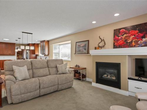 14-2006 Sierra Dr, Campbell River, BC - Indoor Photo Showing Living Room With Fireplace